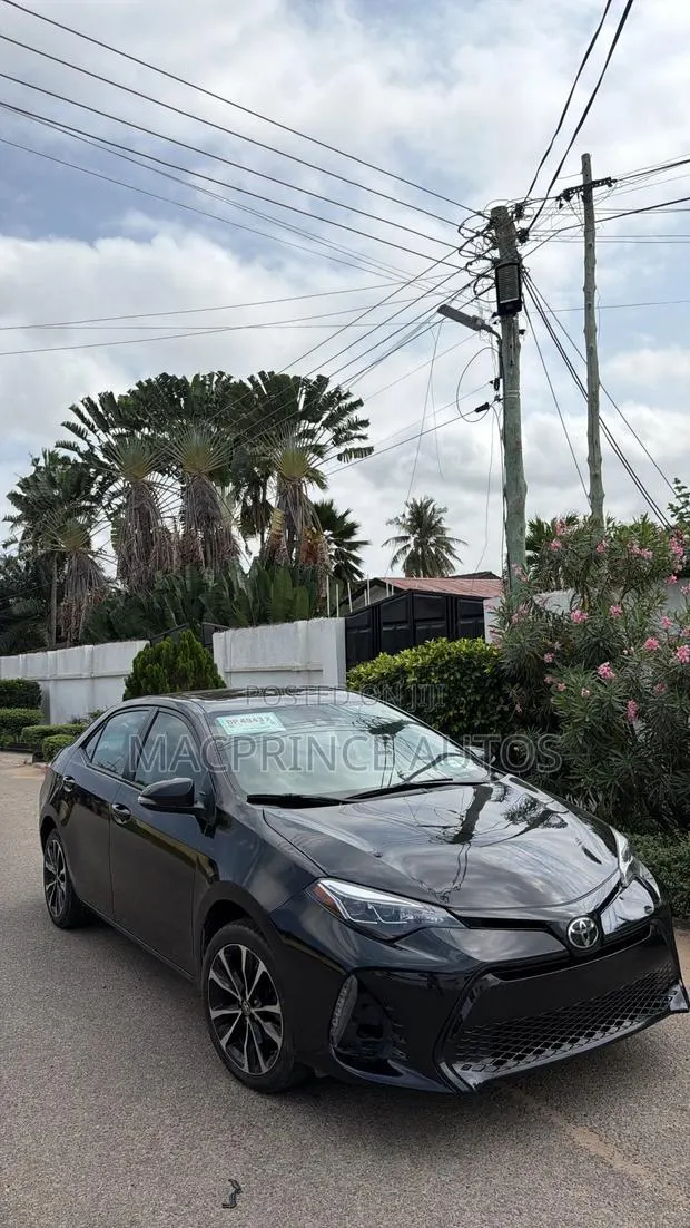 Toyota Corolla 2018 Black · Photo 1