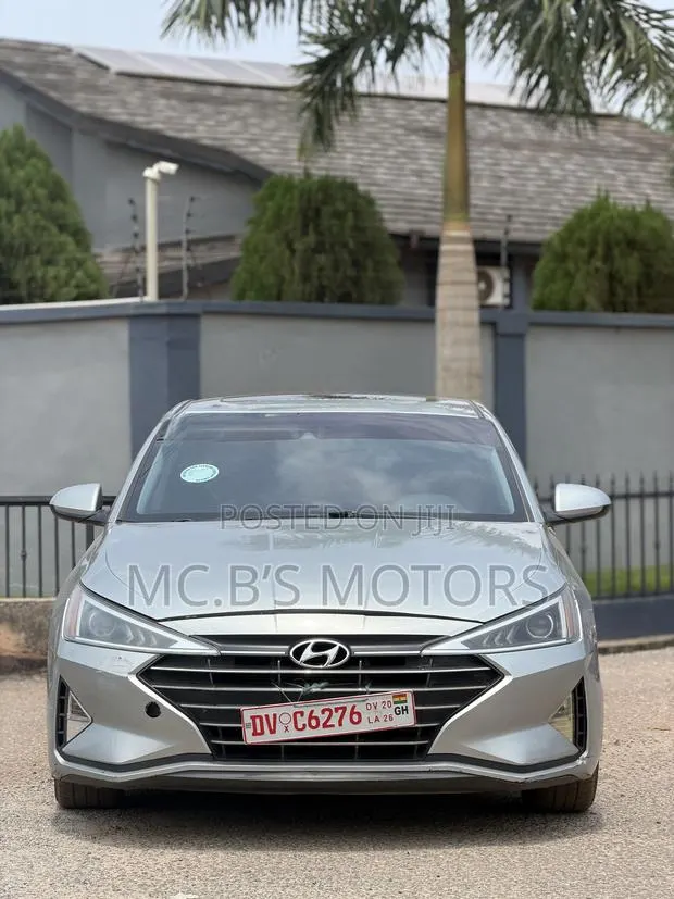 Hyundai Elantra 2021 Silver · Photo 1