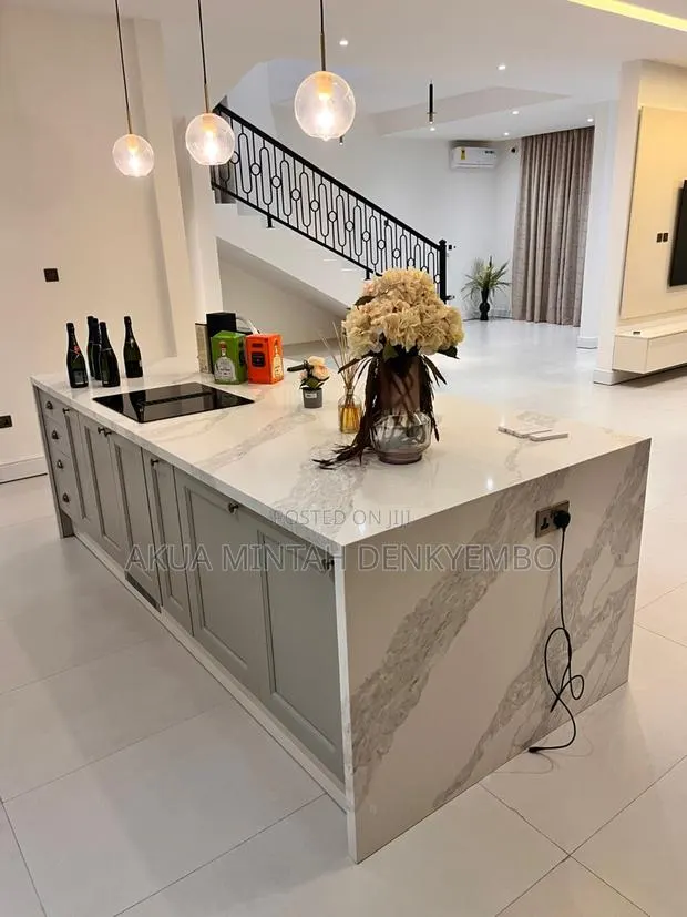 Full Kitchen · Photo 1