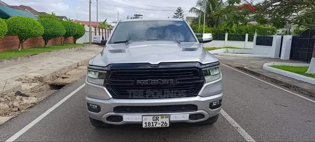 Dodge RAM 1500 5.7 Petrol AWD 2022 Silver · Photo 1