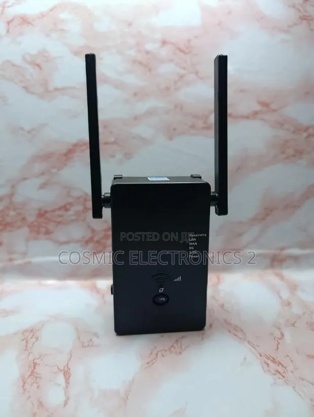 1200Mbps Dual-Band Wi-Fi Range Extender With 4 High-Gain Antennas · Photo 1