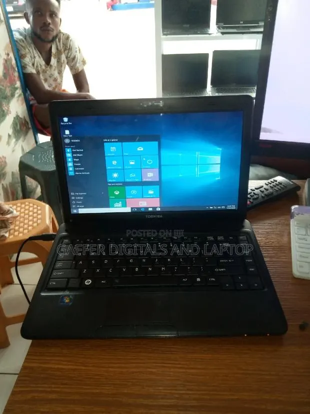 Laptop Toshiba C50 4GB Intel Core I3 HDD 128GB · Photo 1
