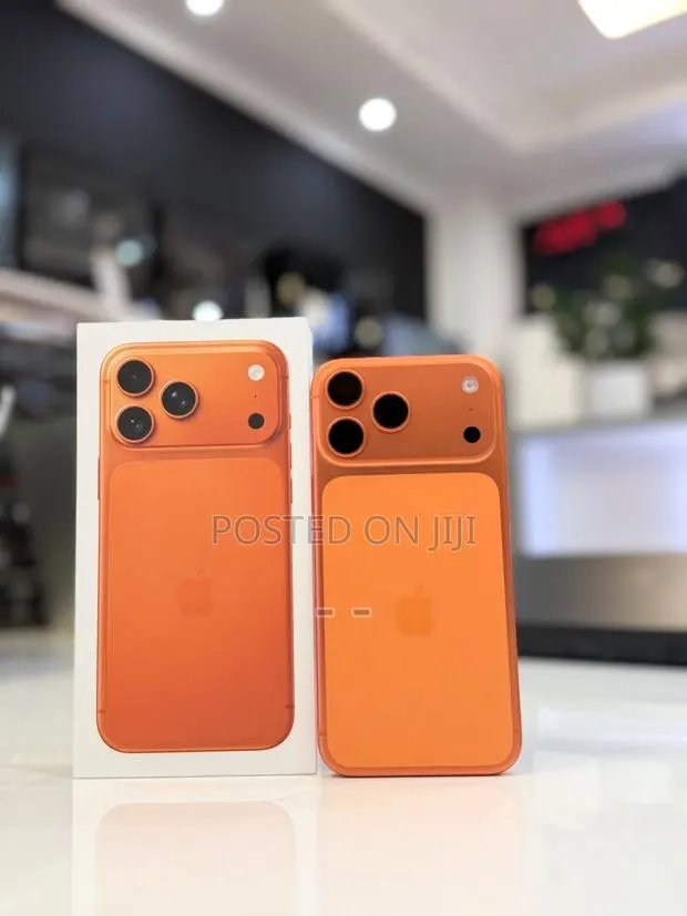 Apple iPhone 17 Pro Max 256 GB Orange · Photo 1