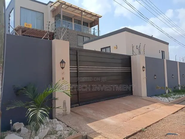 8bdrm Villa in Lake Side Estate for sale · Photo 1