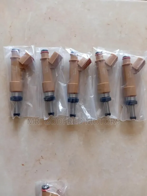 Toyota Matrix 2010,11,12,13 Fuel Injectors 4Set. Original · Photo 1