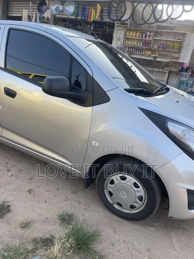 Chevrolet Spark 2LT 4dr Hatchback (1.2L 4cyl CVT) 2014 Silver · Photo 1