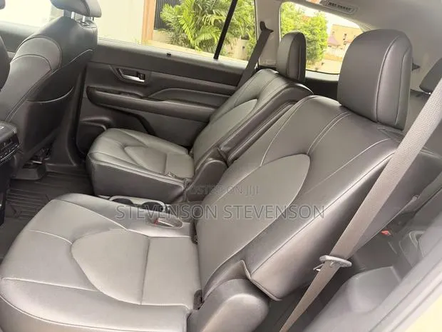 Toyota Highlander XLE AWD 2024 White · Photo 1