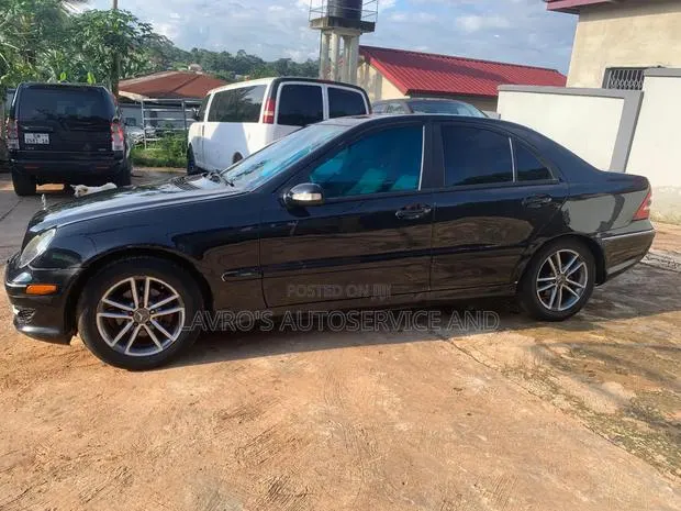 Mercedes-Benz C180 2005 Black · Photo 1