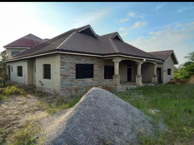 6bdrm House in Kenyasi Adwumam, Kumasi Metropolitan for sale · Photo 1