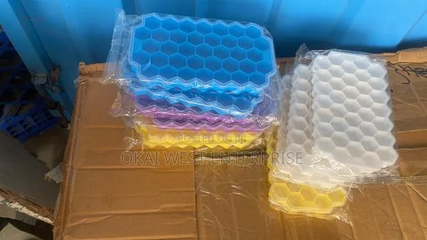 Versatile 37-Cell Silicone Honeycomb Ice Cube Tray · Photo 1