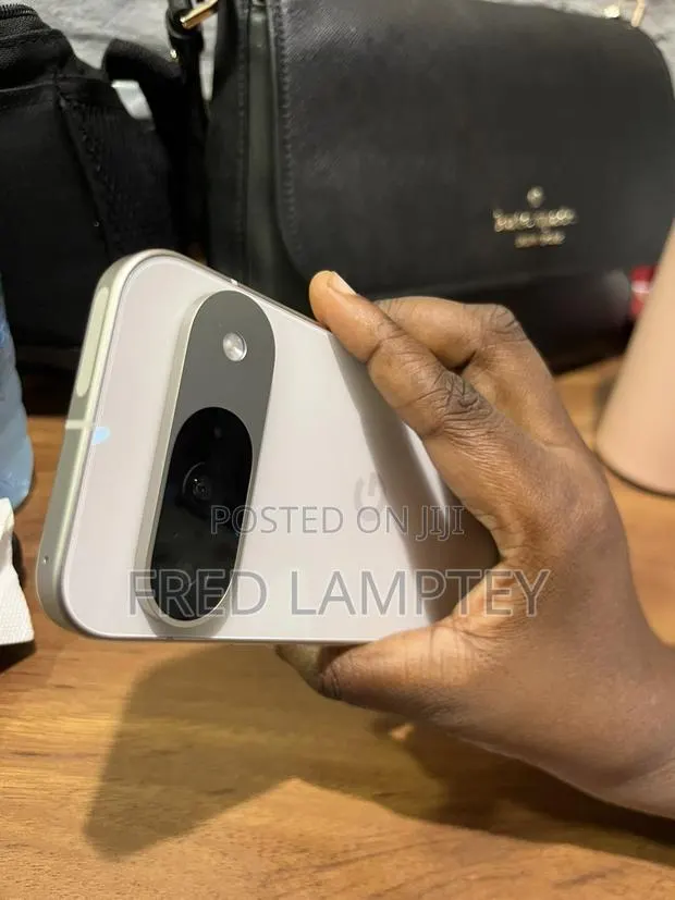 Google Pixel 9 256 GB White · Photo 1