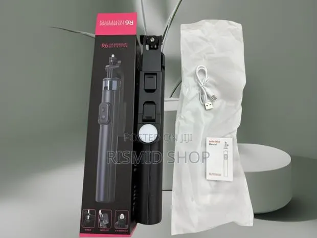 R6 Premium Bluetooth Smartphone Selfie Stick Tripod · Photo 1