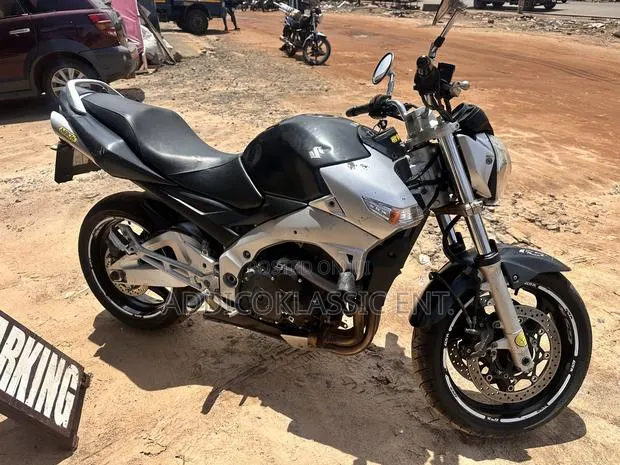 Suzuki GSR 2010 Black · Photo 1