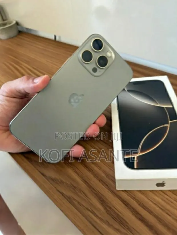Apple iPhone 16 Pro Max 256 GB Gray · Photo 1