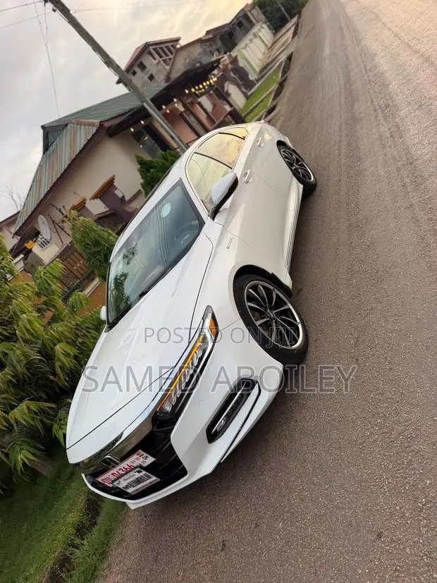 Honda Accord Touring 2.0T 2020 White · Photo 1