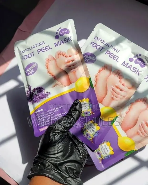 Foot Peeling Mask + Pumice Stone · Photo 1