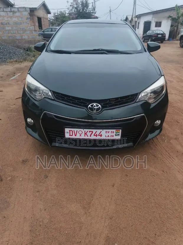 Toyota Corolla LE Plus 4dr Sedan (1.8L 4cyl CVT) 2016 Green · Photo 1