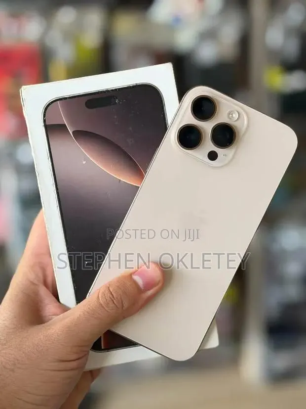 New Apple iPhone 16 Pro Max 256 GB Gold · Photo 1