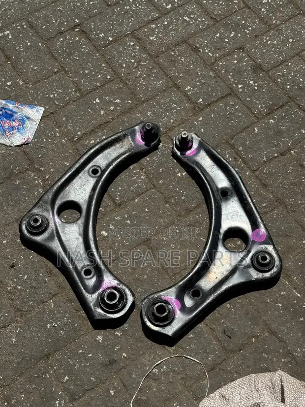 Lower Arm Nissan Versa 2012-2019, Versa Note , Micra 2015-2019