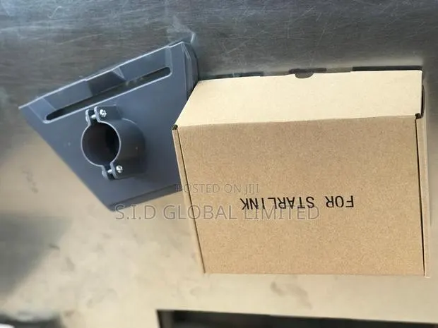 Secure Starlink Plastic Pipe Adapter for Top Performance · Photo 1