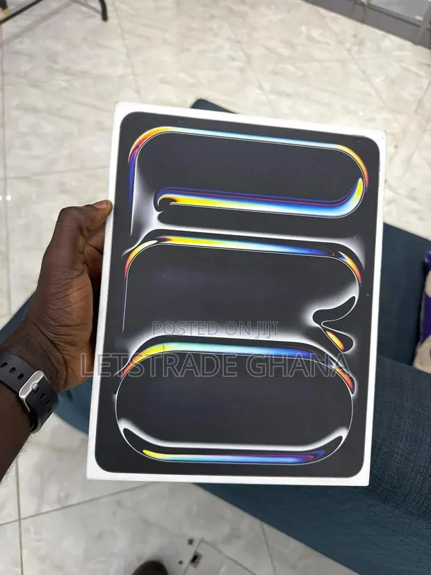 New Apple iPad Pro 13 (2025) 256 GB Black · Photo 1