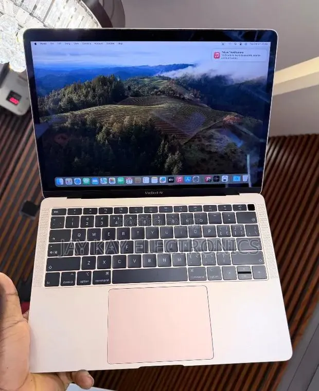 Laptop Apple MacBook Air 2019 8GB Intel Core i5 SSD 128GB · Photo 1