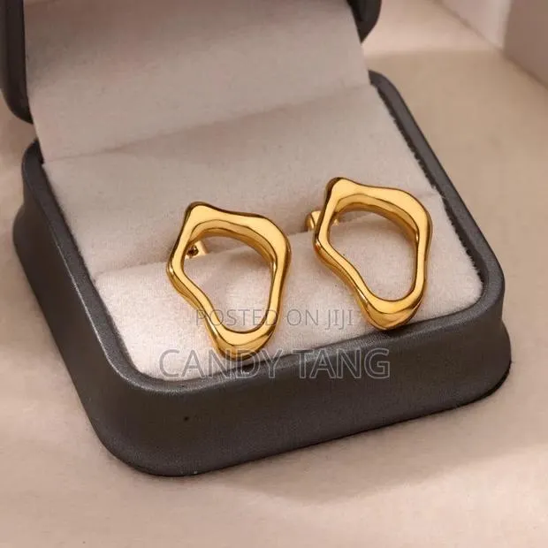 Earing, Huggie Hoop& Hoop Earring · Photo 1