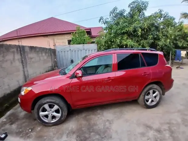 Toyota RAV4 2010 Red · Photo 1