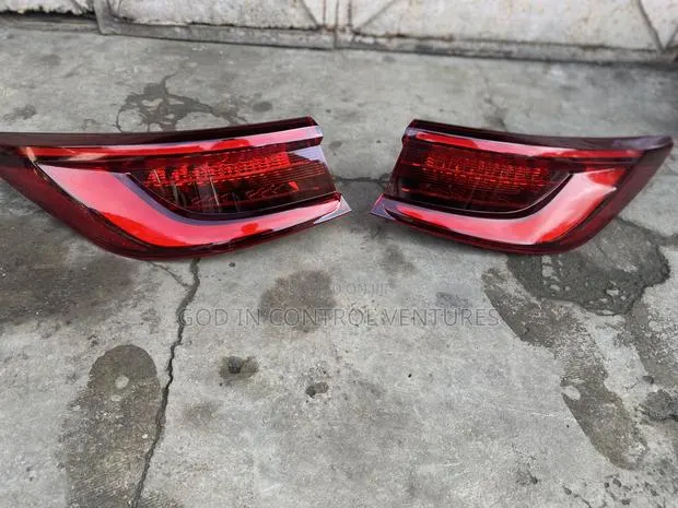 Infiniti QX50 Tail Light Pair · Photo 1