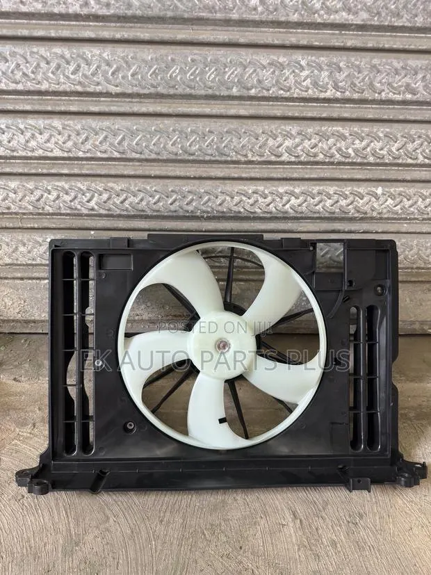 Toyota Corolla Radiator Fan 2009 2010 2011 2012 2013 · Photo 1