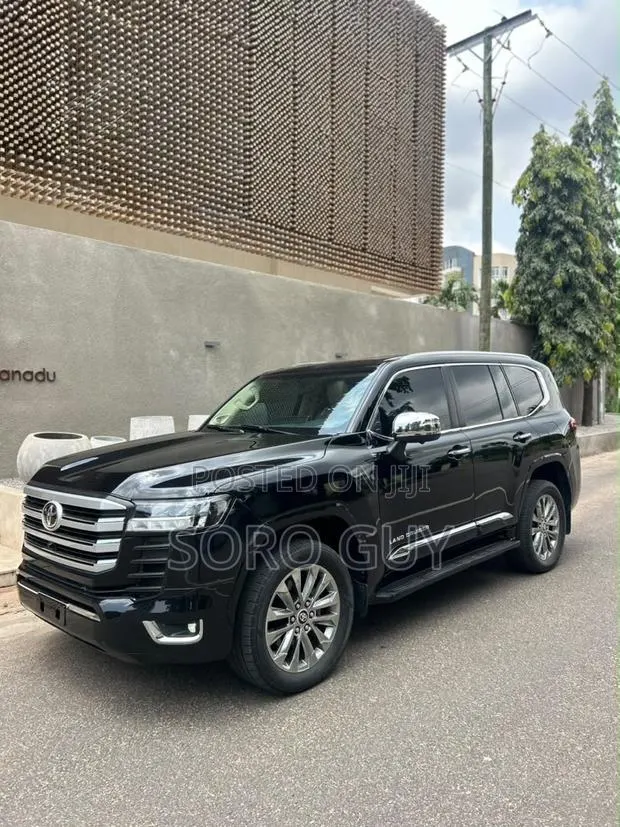 Toyota Land Cruiser 2023 Black · Photo 1