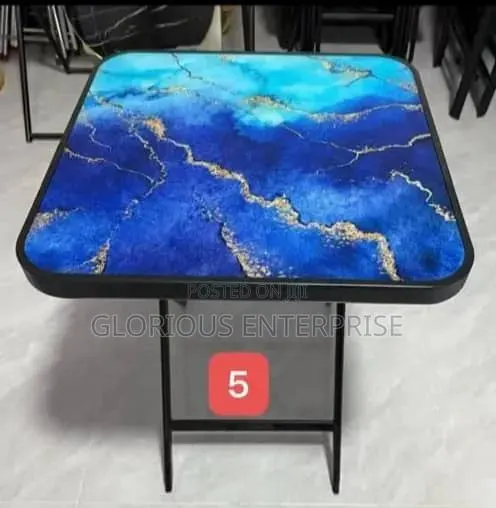 Fordable Glass Table · Photo 1