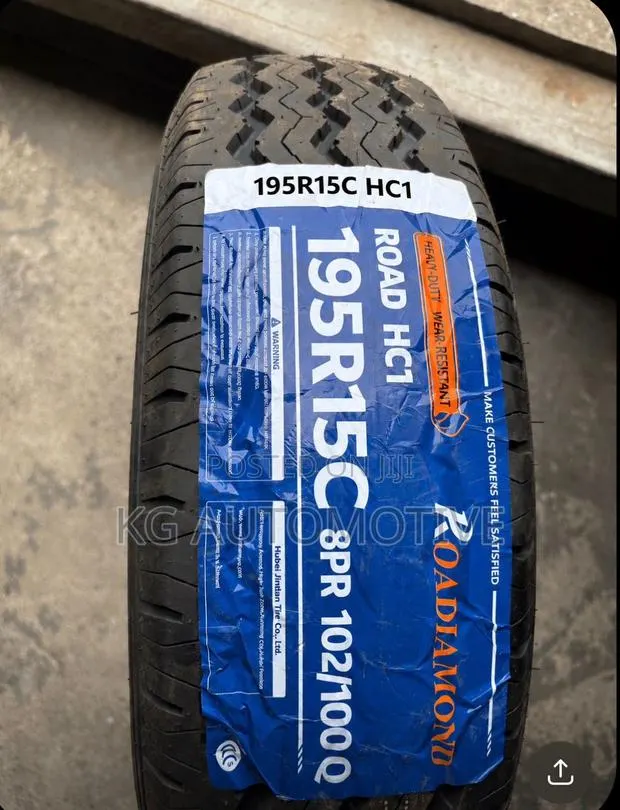 195r15C Tyre · Photo 1