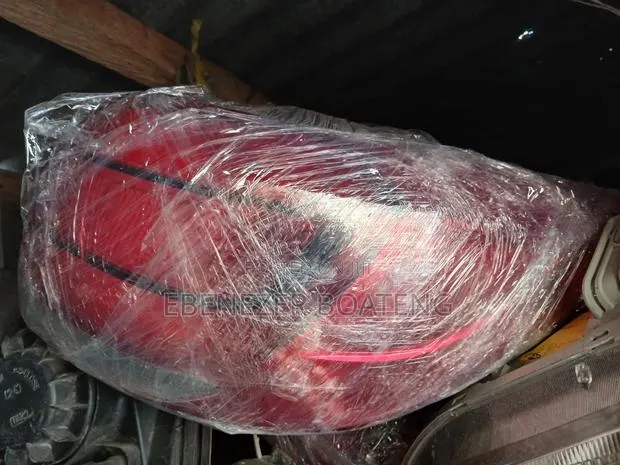 Kia Sportage Tail Light 2012 Model Home Use · Photo 1