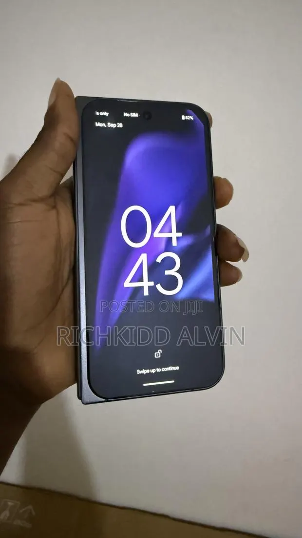 Google Pixel 9 Pro Fold 512 GB Gray · Photo 1