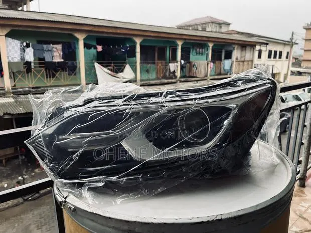 Chevrolet Equinox 2018-2022 Headlight Lamp · Photo 1