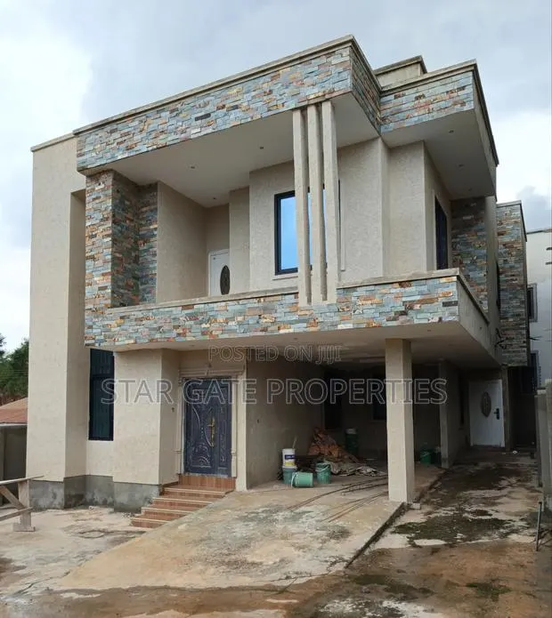4bdrm House in Santasi Brofoyedu, Kumasi Metropolitan for sale · Photo 1