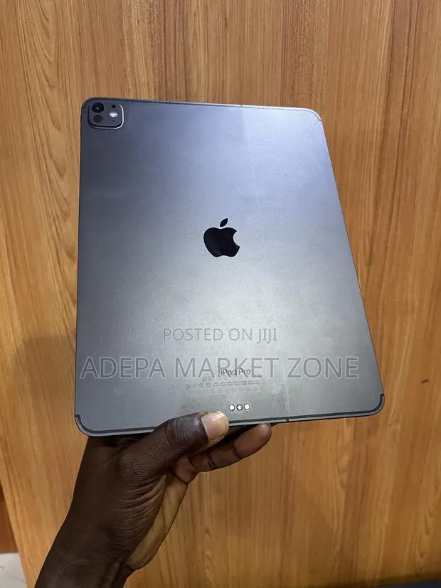 Apple iPad Pro 13 (2024) 256 GB Black · Photo 1