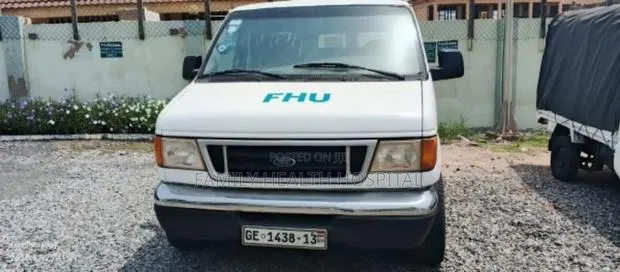 Ford E350 2007 White · Photo 1