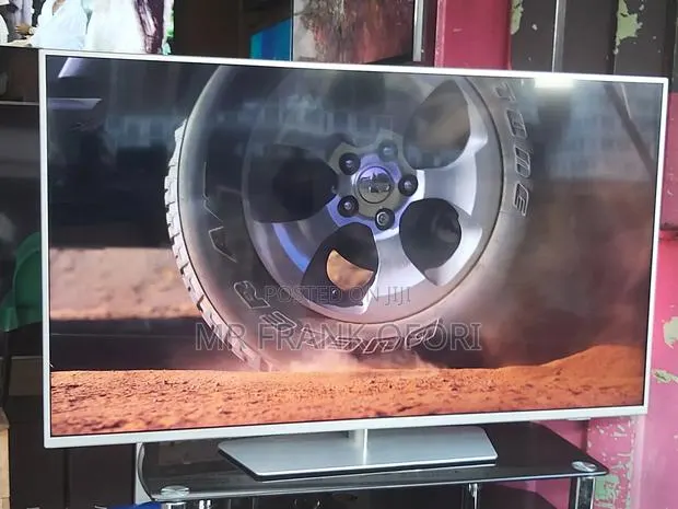 Phillips 43inches Smart Display · Photo 1