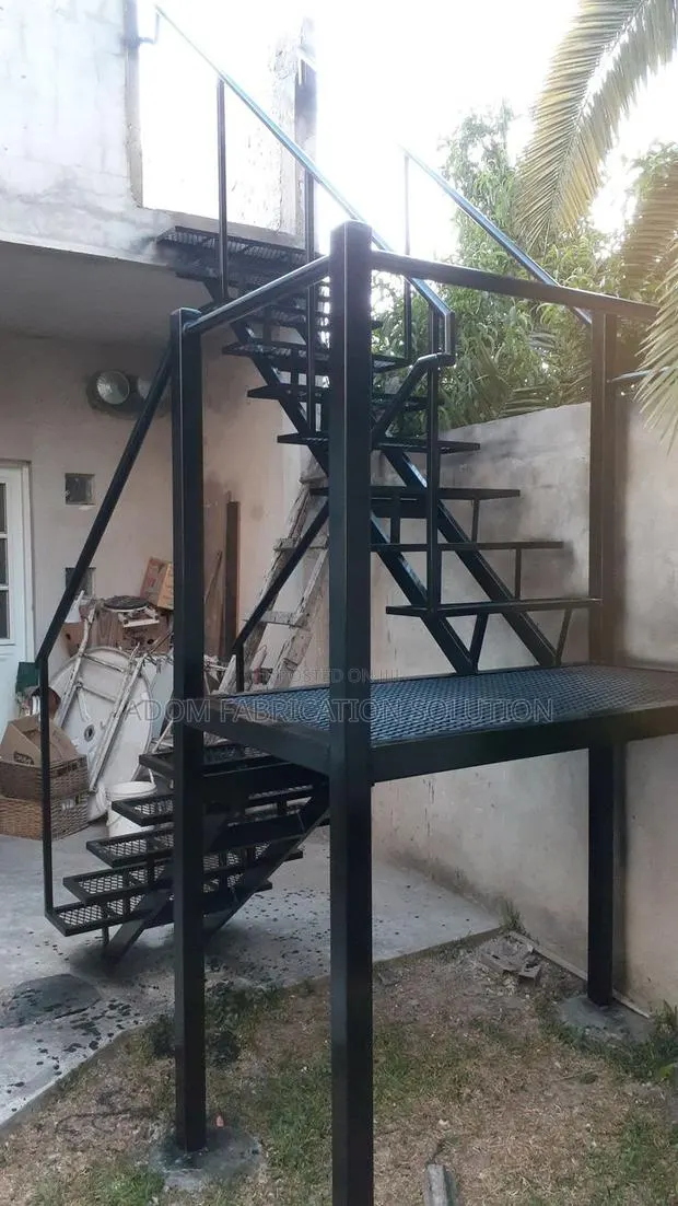 Strong Outdoor Metal Staircase With Landing - 10ft Height - Heavy Duty · Photo 1