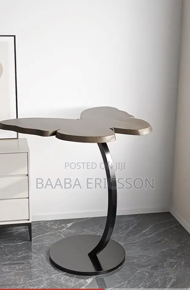 Side Table · Photo 1