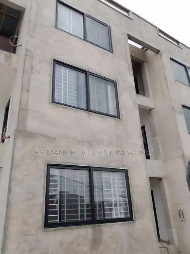 Two Base Italian Aluminium Sliding Window · Photo 1