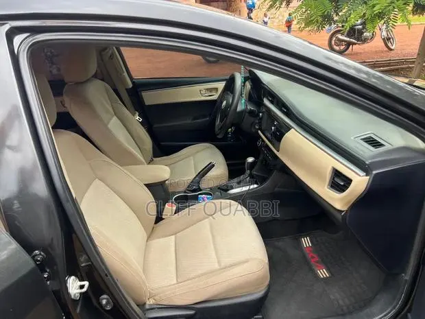 Toyota Corolla 2016 Black · Photo 1