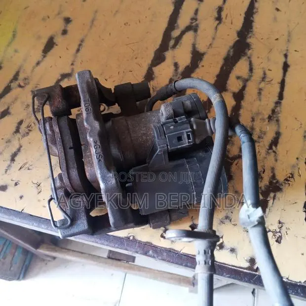 Honda Civic 2016 to 2021 Back Caliper ( Complete) · Photo 1