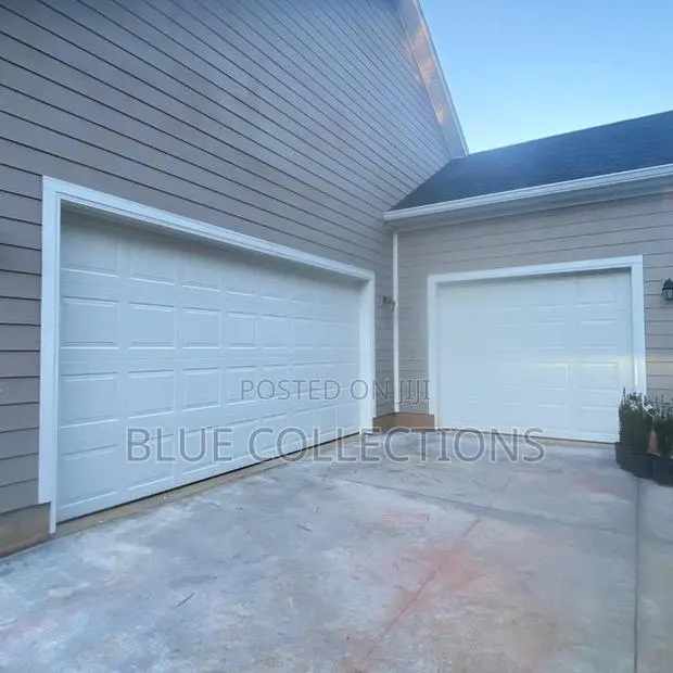 Double Garage Door · Photo 1