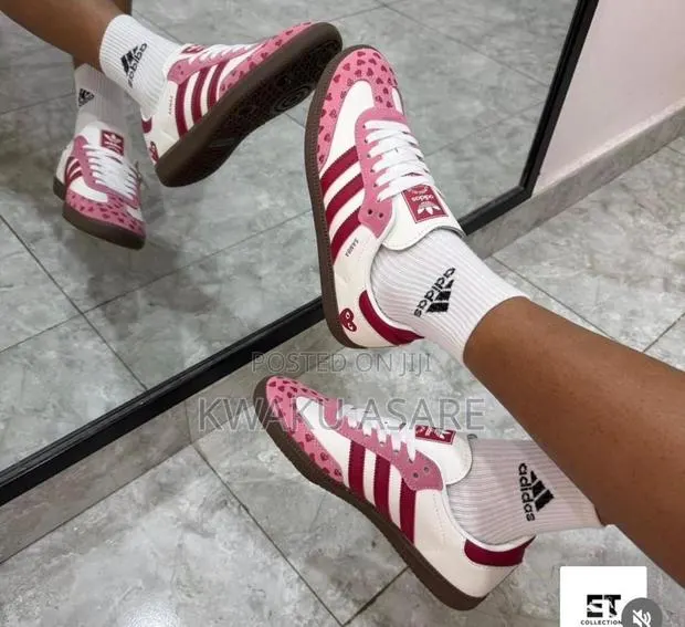 Custom Adidas Samba OG "Valentine's Day / Heart Print" · Photo 1