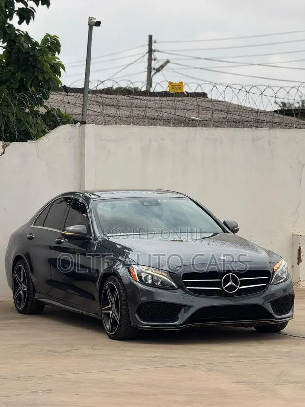Mercedes-Benz C300 Base 4Matic Sedan AWD (2.0L 4cyl 7A) 2017 Gray · Photo 1