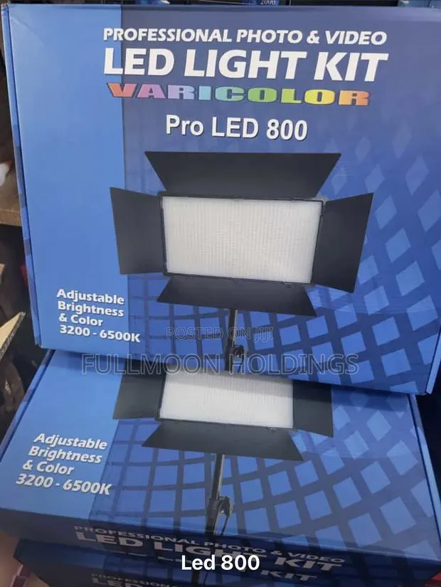 PRO LED 800 Light for Video and Photo With Stand Batteries · Photo 1