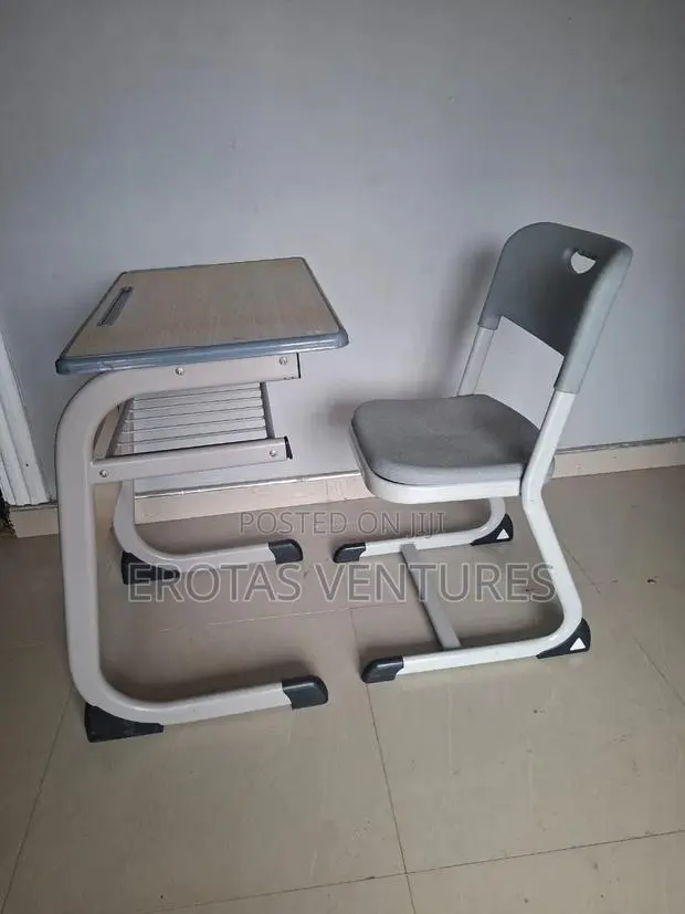 Student Table and Chair · Photo 1